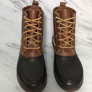 NWOT mens Sperry Boots